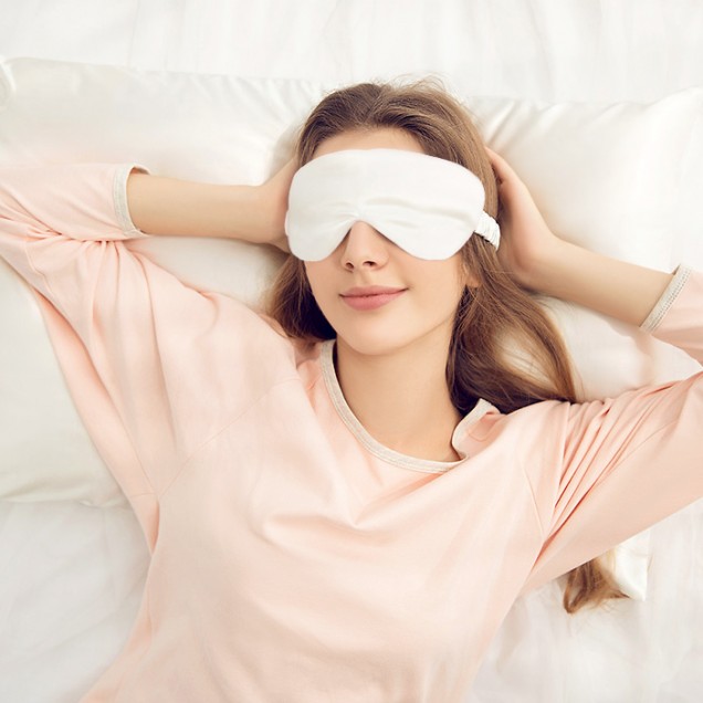 Two Piece Silk Gift Set Ivory Pillowcase & Eye Mask UK Two Piece Silk Gift Set Ivory Pillowcase & Eye Mask UK